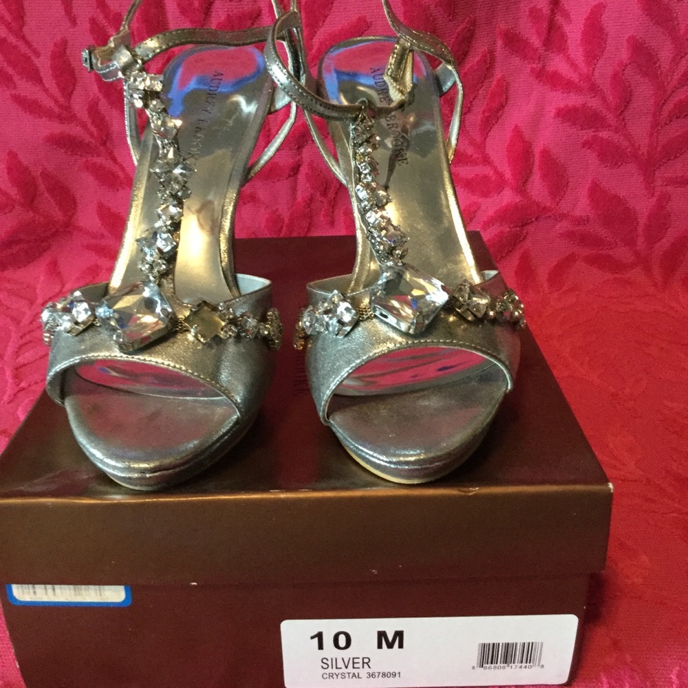 Dress/Party shoes. Silver with rhinestones.